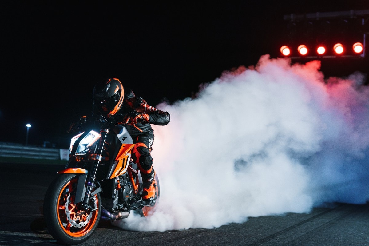 KTM 1290 Super Duke R EVO: più cervello, stessi muscoli per la BESTIA